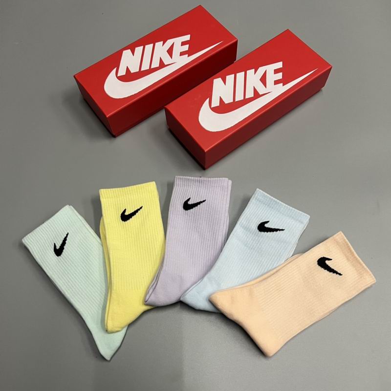 Nike socks (4)